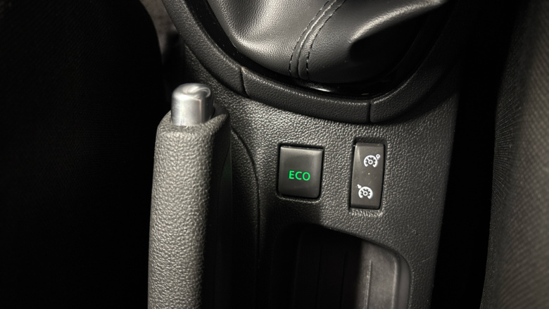 Renault Clio 1.2 TCE Dynamique Nav 5dr Petrol Hatchback